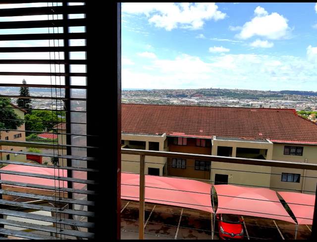 2 bed property to rent in MONTCLAIR